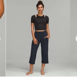 647. Lululemon athletica align HR wide leg crop 23” size 0 nwt true navy